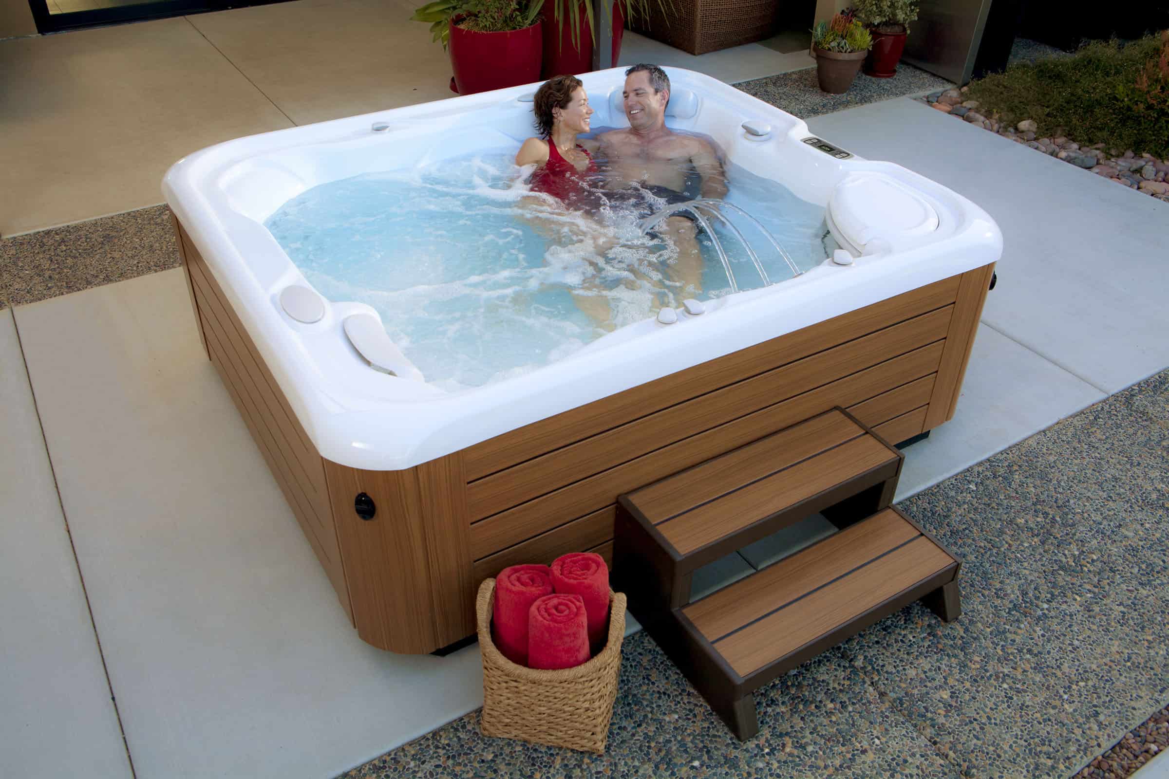 Sovereign 6 Person Hot Tub - Ultra Modern Pool & Patio